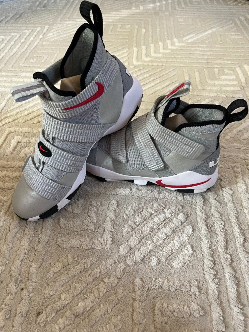 Nike LeBron Soldier XI SFG Sneakers Men's 9.5 Gray White Red